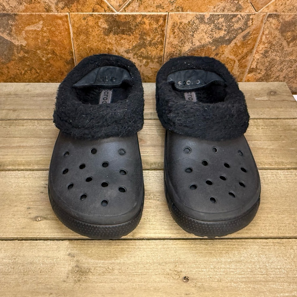 Fleece lined CROCS - Picture 3 of 5